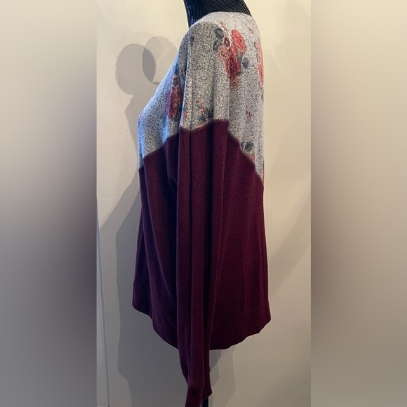 Maurice’s  Multi Colour Floral Print Light Knit Sweater Size Large - Picture 2 of 9